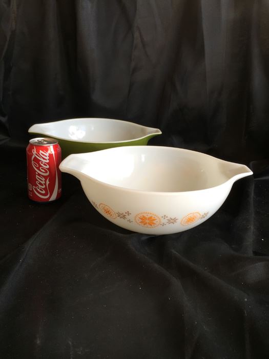 Pair Of Vintage Pyrex Bowls [Photo 1]