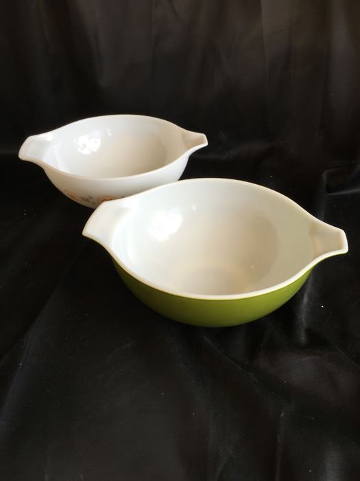 Pair Of Vintage Pyrex Bowls [Photo 2]