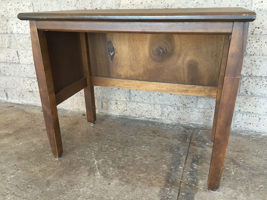 Small Wooden Office Desk [Photo 2]