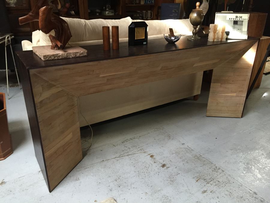 Modern Design Console Table [Photo 1]