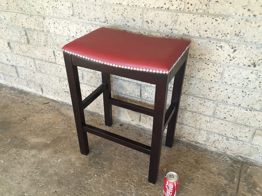 Contemporary Red Stool [Photo 3]