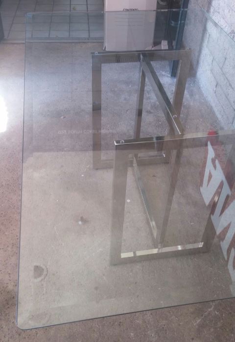 Modern Style Chrome Dining Table With Thick Glass Top [Photo 5]