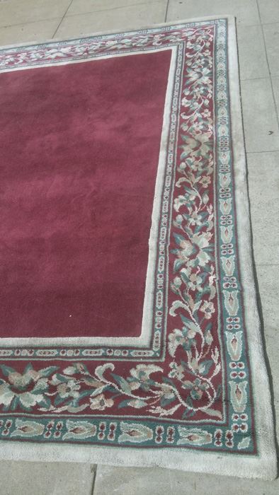 8' x 11' Burgundy Area Rug [Photo 4]
