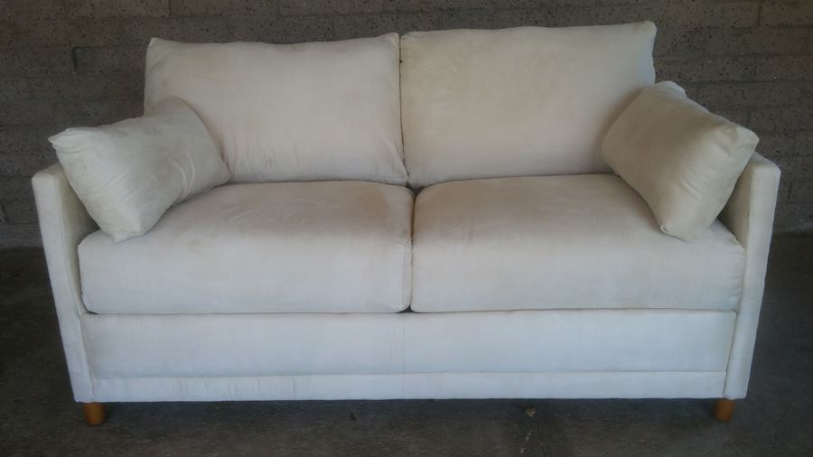 White Loveseat Sleeper Sofa In Excellent Condition [Photo 1]