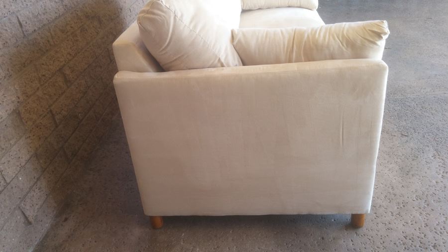 White Loveseat Sleeper Sofa In Excellent Condition [Photo 6]