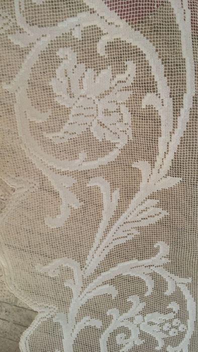 Large Roll Of Lace Fabric [Photo 3]