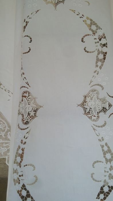 Large Roll Of Lace Fabric [Photo 5]