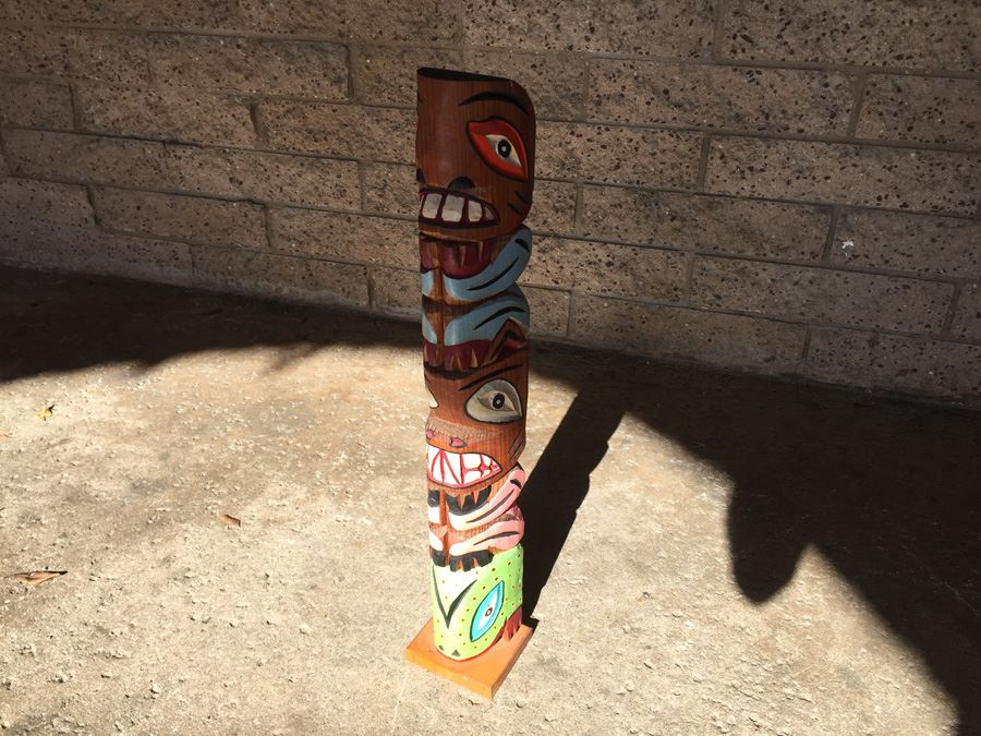 Totem Pole Carving Hand Painted [Photo 1]