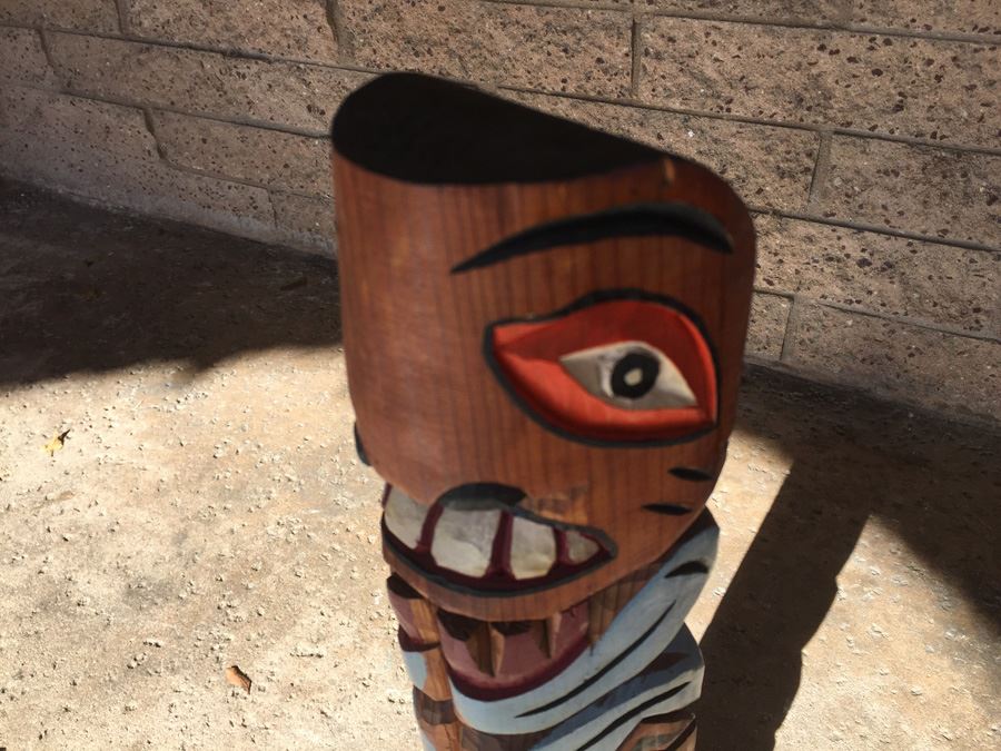 Totem Pole Carving Hand Painted [Photo 5]