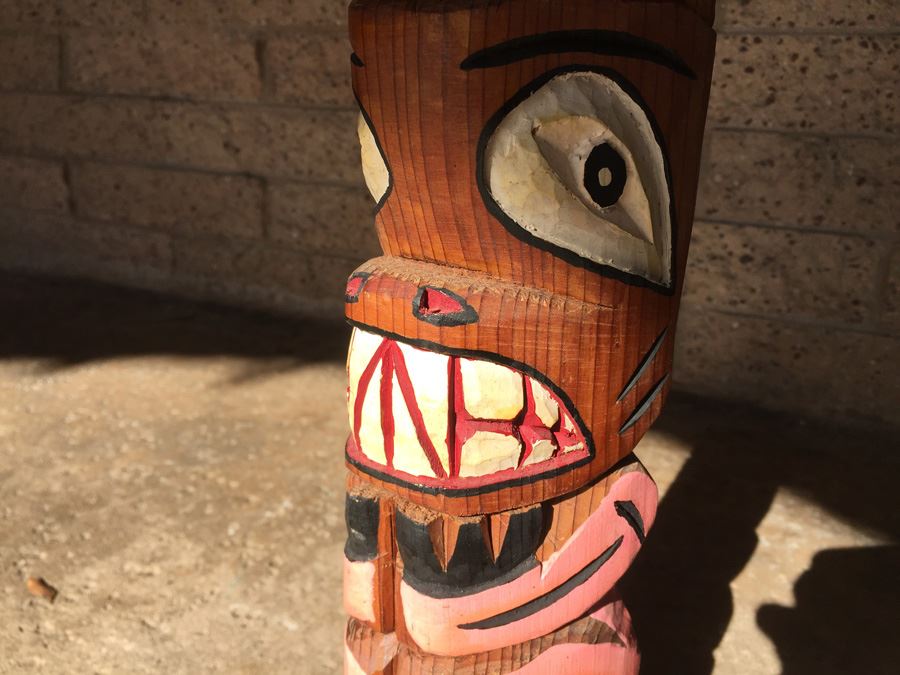 Totem Pole Carving Hand Painted [Photo 2]