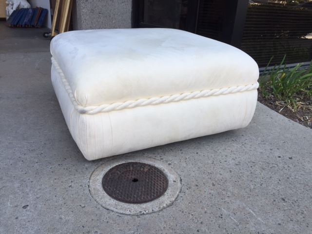 White Ottoman [Photo 3]