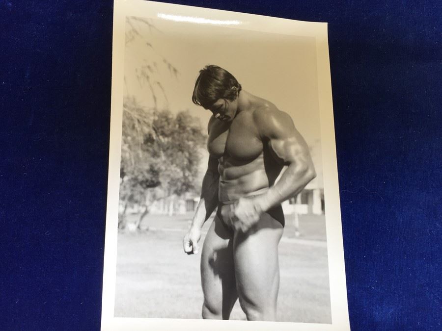 Early Arnold Schwarzenegger Period B&W Bodybuilding Photo Pre Conan the Barbarian [Photo 9]