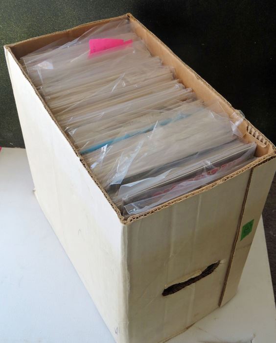 Short Box Of Assorted Comics, Box B 141 Singles [Photo 1]