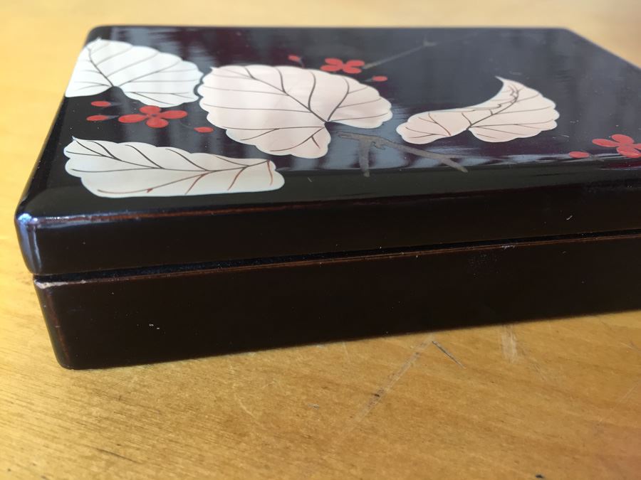 Small Black Lacquer Box [Photo 3]