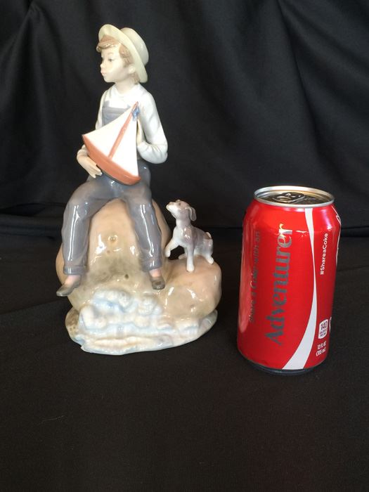 Lladro 5166 'Sea Fever' Boy with Boat and Dog [Photo 7]