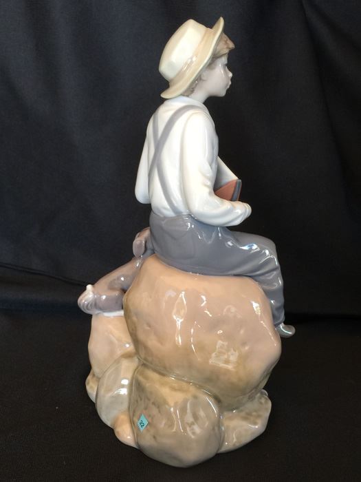 Lladro 5166 'Sea Fever' Boy with Boat and Dog [Photo 5]