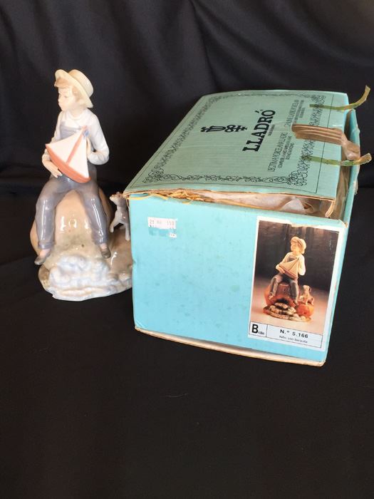 Lladro 5166 'Sea Fever' Boy with Boat and Dog [Photo 3]