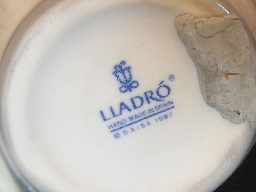 LLADRO FIGURINE 5455 BASHFUL BATHER [Photo 7]