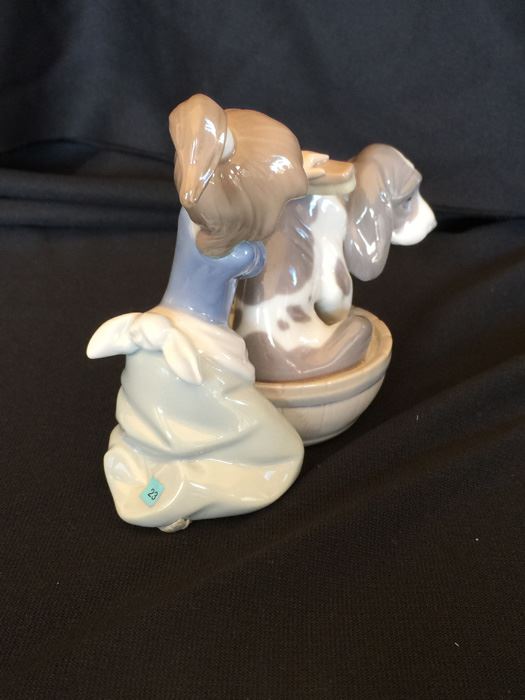 LLADRO FIGURINE 5455 BASHFUL BATHER [Photo 5]