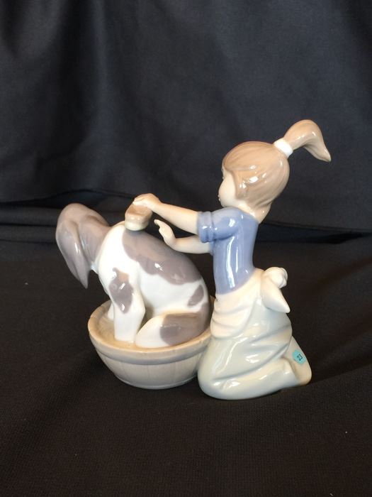 LLADRO FIGURINE 5455 BASHFUL BATHER [Photo 4]