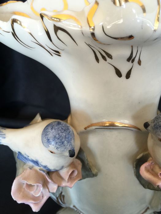SWEET FIGURAL VASE FEATURING ROSES, BIRDS AND GOLD DETAILS [Photo 3]
