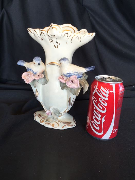 SWEET FIGURAL VASE FEATURING ROSES, BIRDS AND GOLD DETAILS [Photo 2]