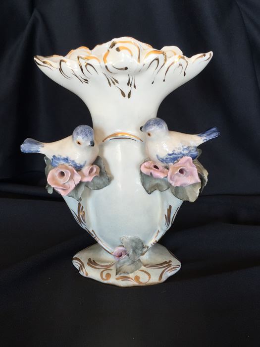SWEET FIGURAL VASE FEATURING ROSES, BIRDS AND GOLD DETAILS