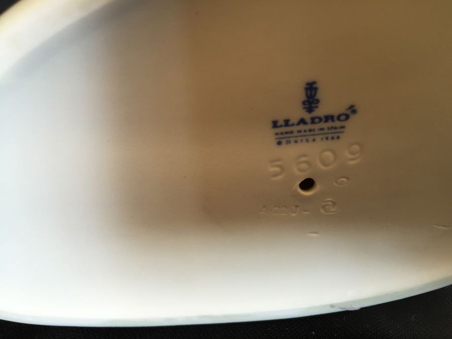 LLADRO FIGURINE 5609 PLAYFUL FRIENDS [Photo 5]
