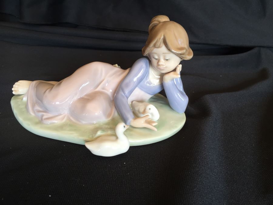 LLADRO FIGURINE 5609 PLAYFUL FRIENDS [Photo 1]
