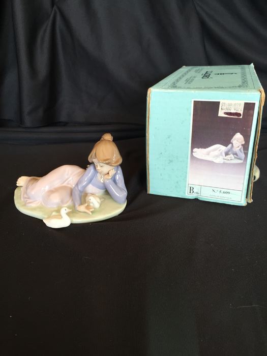 LLADRO FIGURINE 5609 PLAYFUL FRIENDS [Photo 3]