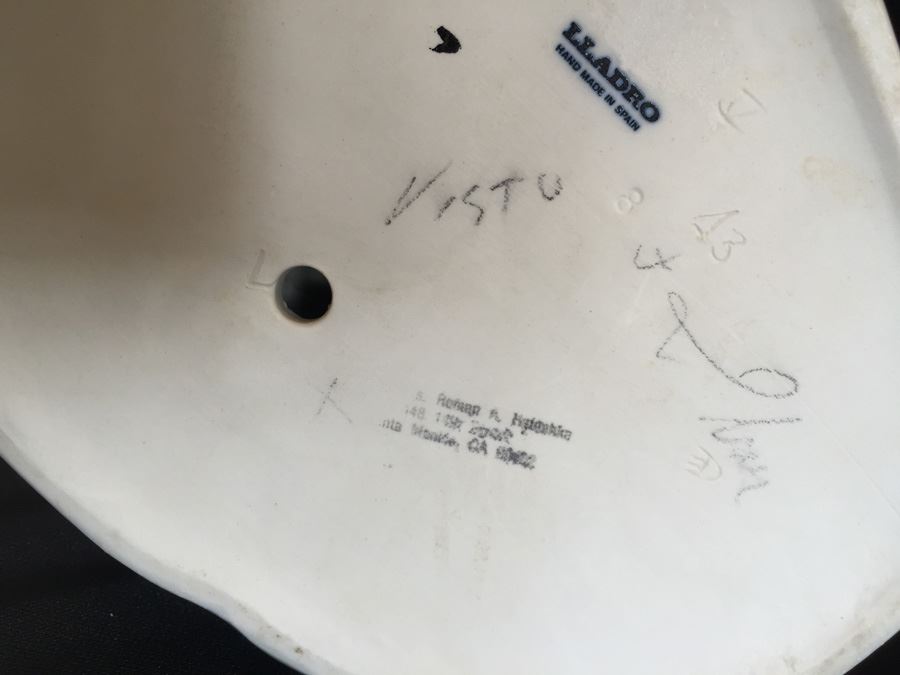 LLADRO FIGURINE STUDENT FLUTE PLAYER [Photo 7]