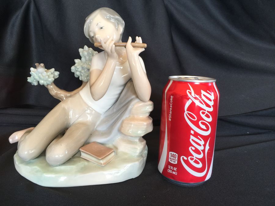 LLADRO FIGURINE STUDENT FLUTE PLAYER [Photo 2]