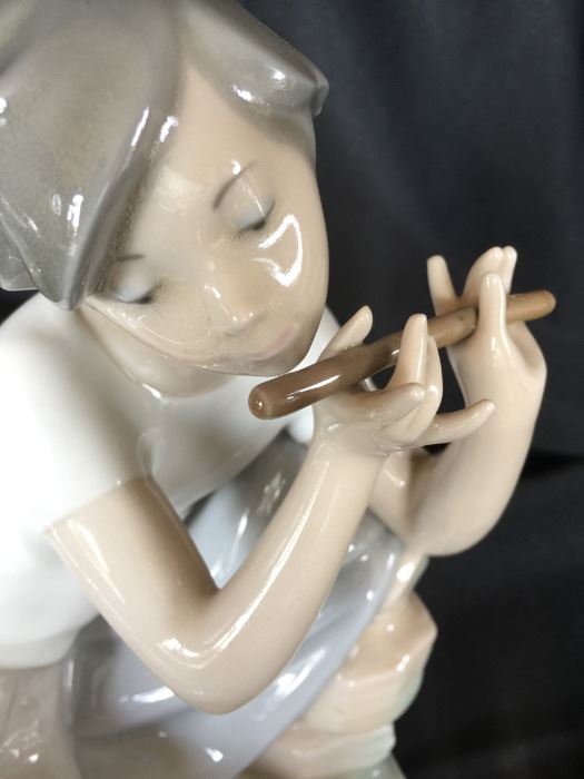 LLADRO FIGURINE STUDENT FLUTE PLAYER [Photo 6]