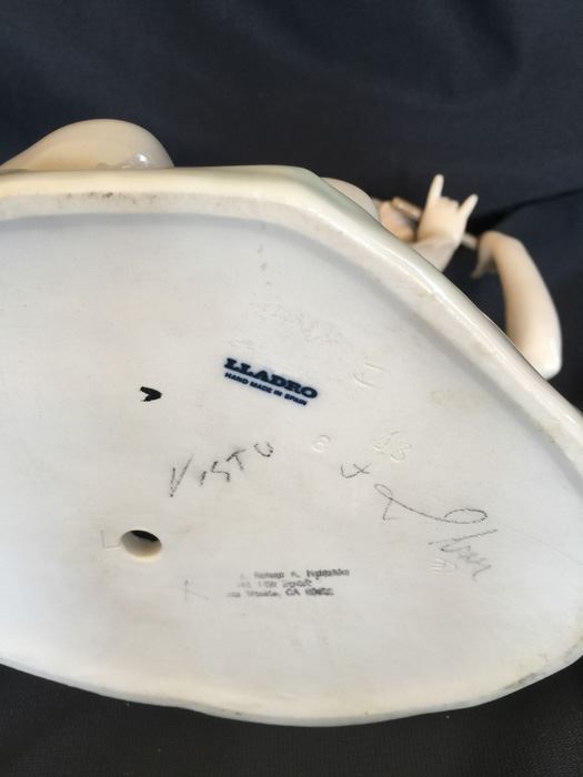 LLADRO FIGURINE STUDENT FLUTE PLAYER [Photo 9]