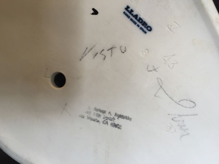 LLADRO FIGURINE STUDENT FLUTE PLAYER [Photo 8]