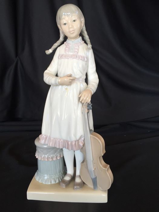 LLADRO FIGURINE GIRL WITH VIOLIN [Photo 1]