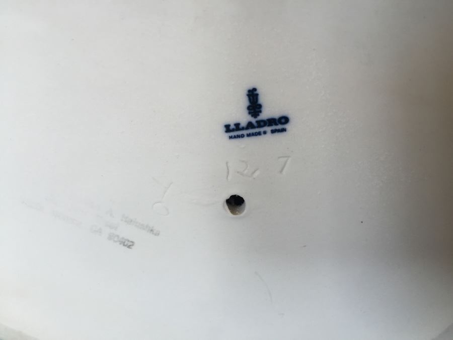 LLADRO FIGURINE GIRL WITH FLOWER BASKET [Photo 9]