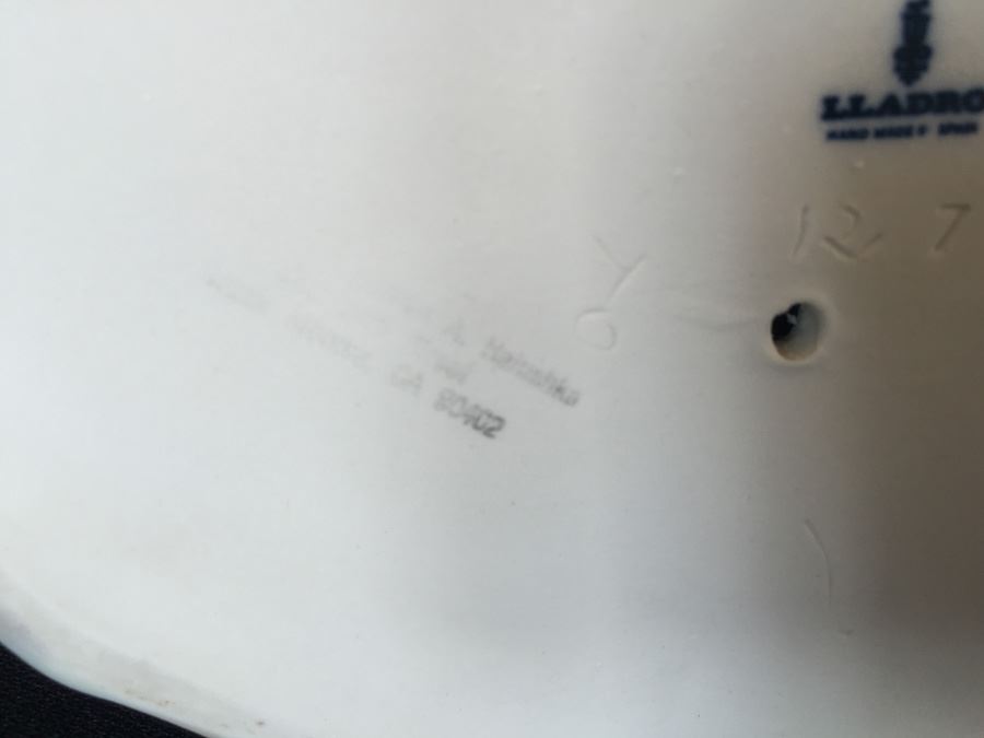 LLADRO FIGURINE GIRL WITH FLOWER BASKET [Photo 10]