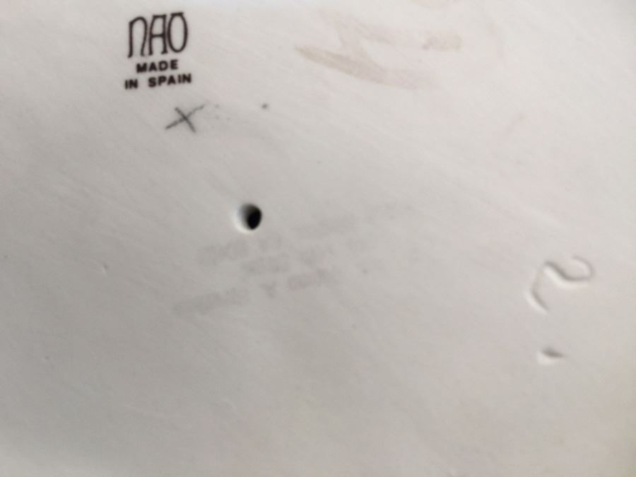 LLADRO FIGURINE GIRL AT FOUNTAIN [Photo 8]