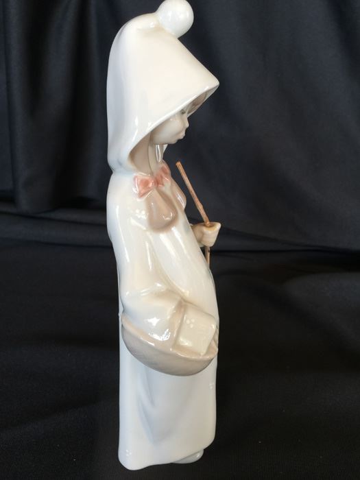 LLADRO FIGURINE 4678 SHEPHARD GIRL WITH BASKET [Photo 5]