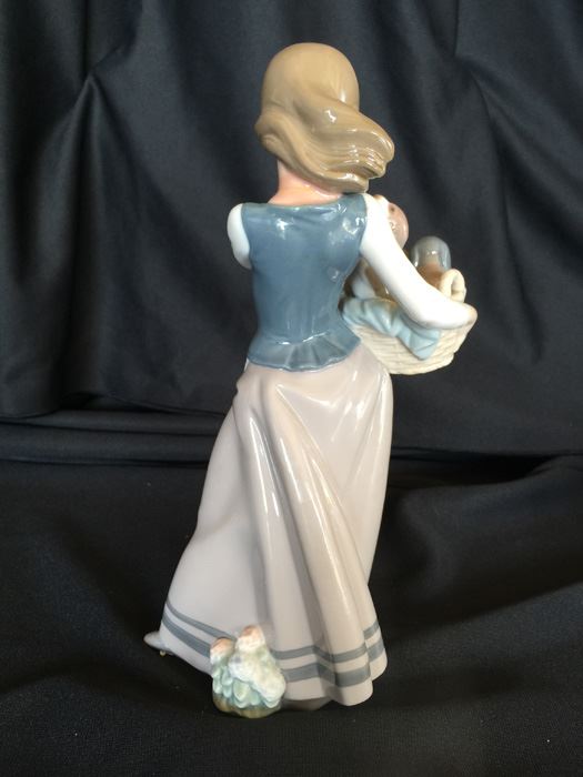 LLADRO FIGURINE 1311 LITTLE DOGS ON HIP [Photo 6]