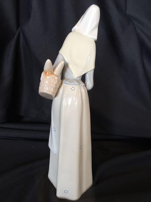 LLADRO FIGURINE 1034 GIRL WITH BREAD AND PUPPY [Photo 5]