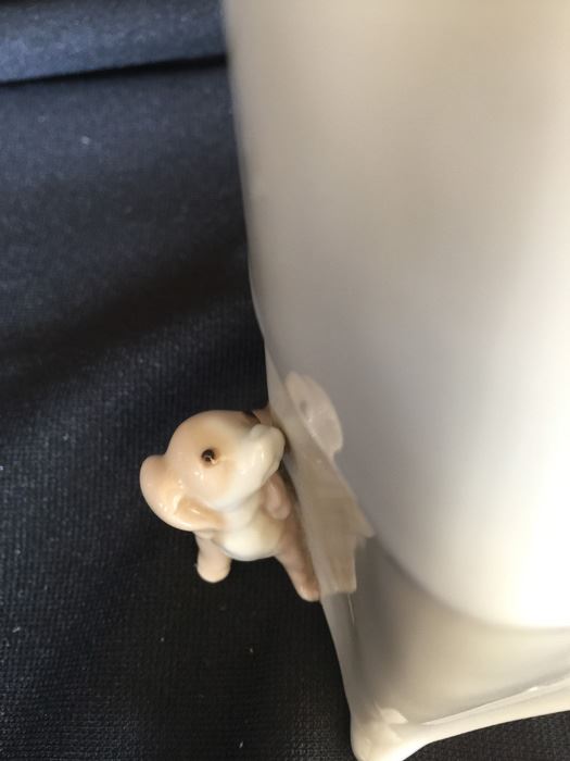 LLADRO FIGURINE 1034 GIRL WITH BREAD AND PUPPY [Photo 7]