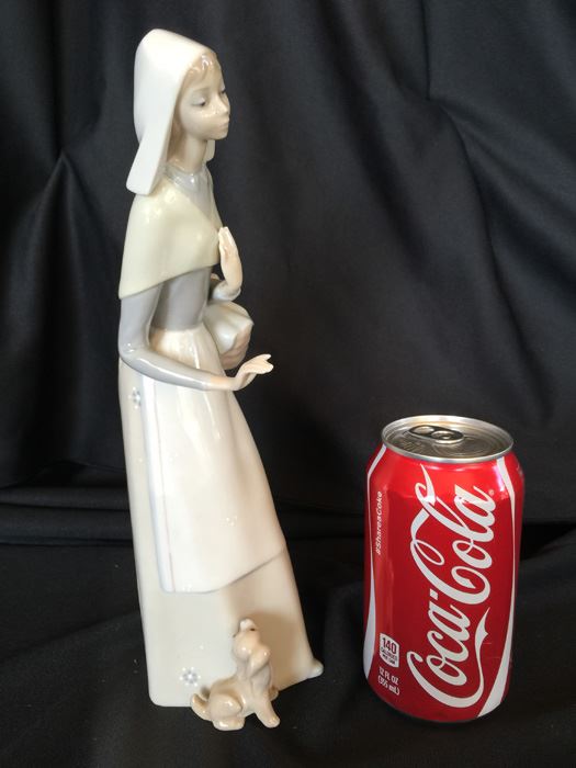 LLADRO FIGURINE 1034 GIRL WITH BREAD AND PUPPY [Photo 2]