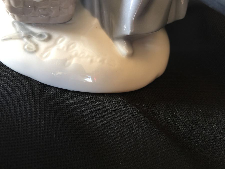 CECELIA THE CARNATION MAIDEN FIGURINE [Photo 9]