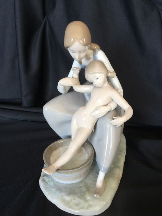 LLADRO FIGURINE 4890 BATHING THE GIRL [Photo 3]