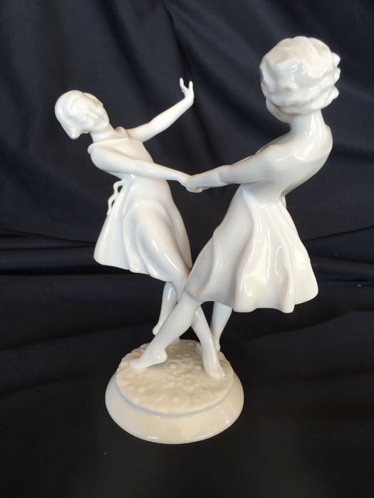 PORCELAIN DANCING GIRLS FIGURINE BY HUTSCHENREUTHER KUNSTABTEILUNG SELB [Photo 4]