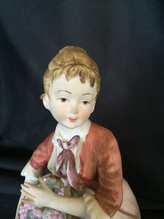 VINTAGE BOY AND GIRL FIGURINES BY ANDREA FOR SADEK [Photo 4]