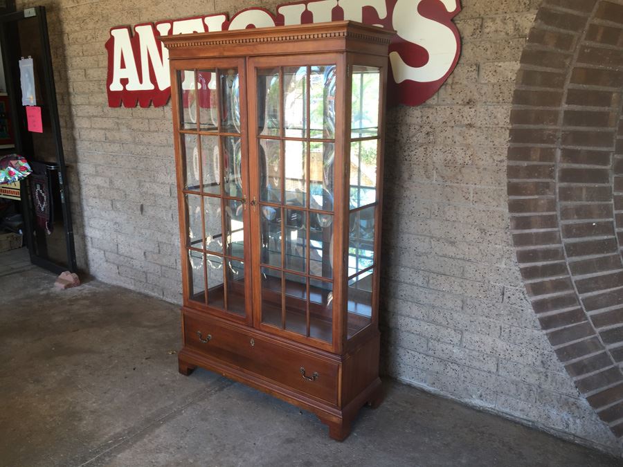 Collingwood Display Cabinet With Bubble Glass And Bottom Drawer Lighted [Photo 6]