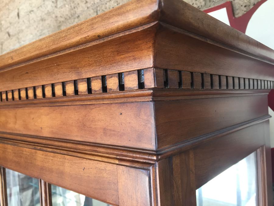 Collingwood Display Cabinet With Bubble Glass And Bottom Drawer Lighted [Photo 2]